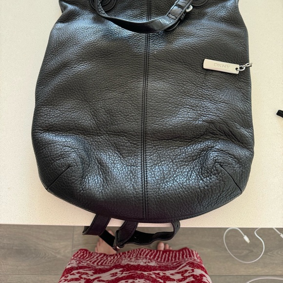 DKNY Authentic leather bag ; good condition - Picture 2 of 3